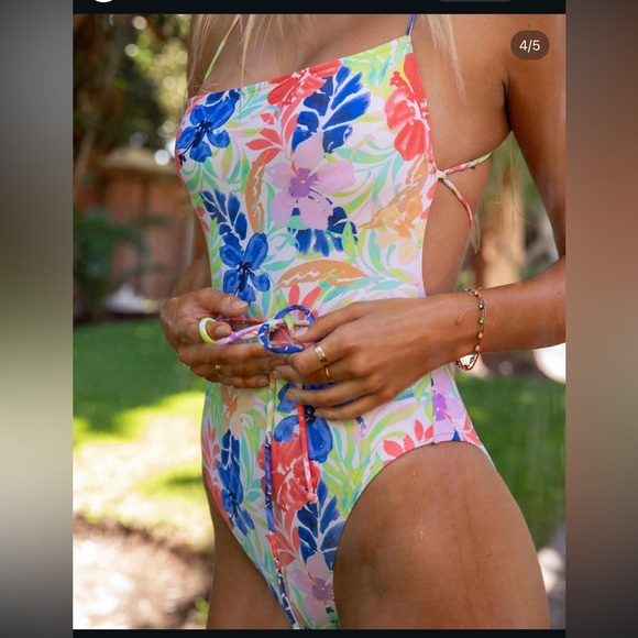 O'Neill Other - O'Neill Women’s Bella Swim Floral One Piece